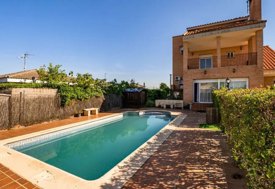 Chalet en venta en Calypo Fado, Casarrubios del Monte, Toledo en Casarrubios del Monte