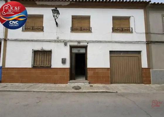 Chalet en venta en Campo De Criptana, Calle Fuente Del Caño, de 205 m2 con 4 dormitorios y 2 baños por 55.200 €, Ref. 0402 en Campo de Criptana
