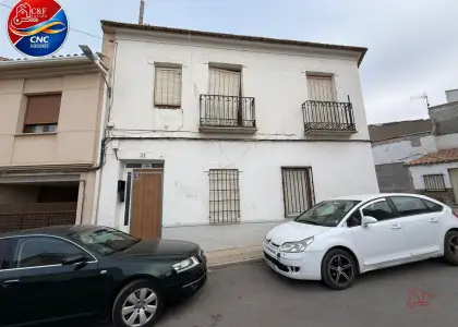 Chalet en venta en Campo De Criptana, Calle Guindalera, de 98 m2 con 4 dormitorios y 2 baños por 47.500 €, Ref. 0401 en Campo de Criptana