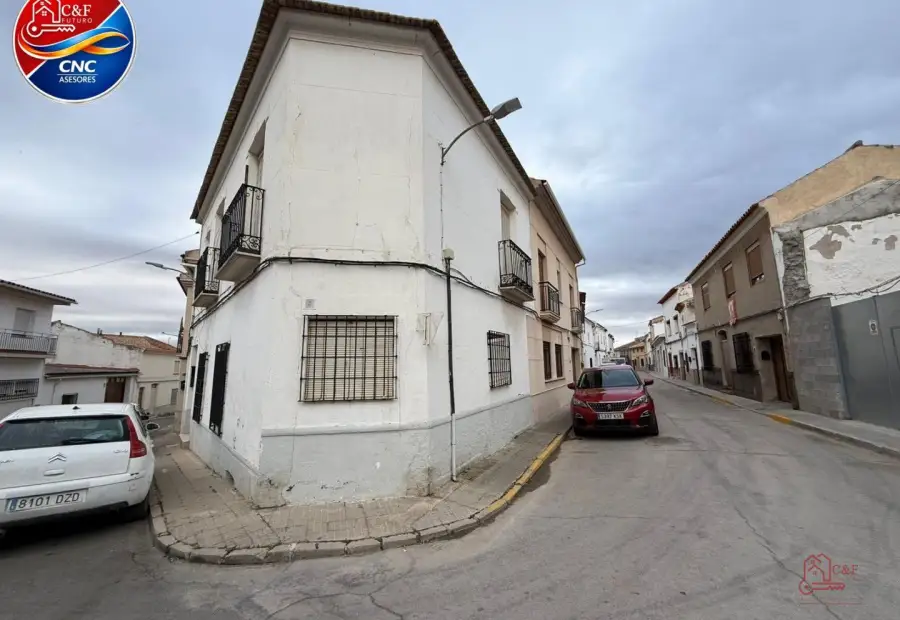 Chalet en venta en Campo De Criptana, Calle Guindalera, de 98 m2 con 4 dormitorios y 2 baños por 47.500 €, Ref. 0401 en Campo de Criptana