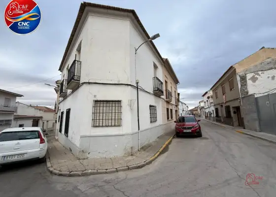 Chalet en venta en Campo De Criptana, Calle Guindalera, de 98 m2 con 4 dormitorios y 2 baños por 47.500 €, Ref. 0401 en Campo de Criptana