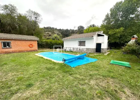 Chalet en venta en Distrito Único, Hontoba, Guadalajara en Hontoba