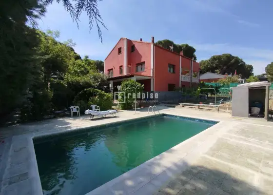 Chalet en venta en Lugar Pinar de Almorox, Distrito Único, Almorox, Toledo en Almorox
