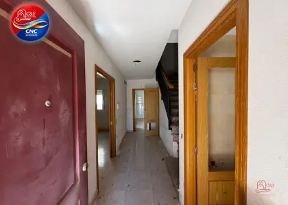 Chalet en venta en Tomelloso, Calle San Antonio, de 143 m2 con 3 dormitorios, baño, aseo y trastero por 59.014 €, Ref. 0442 en Tomelloso