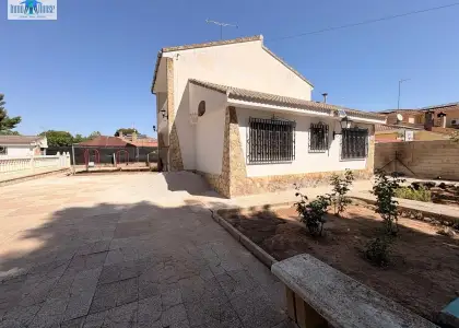 Chalet en venta en Urbanizacion Privada en Albacete