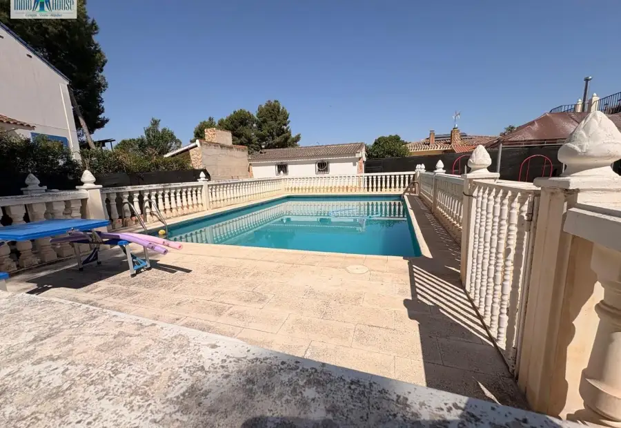 Chalet en venta en Urbanizacion Privada en Albacete