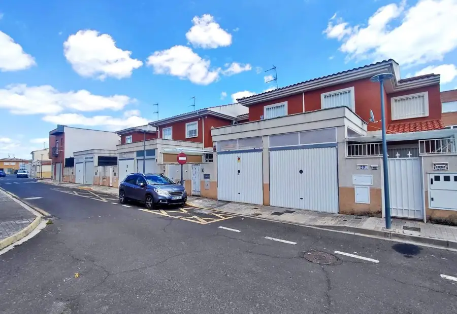 Chalet pareado en venta en calle Igualdad en Miguelturra