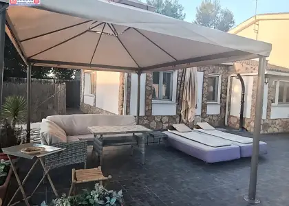 Chalet reformado totalmente amueblado con piscina y patio de 700 metros en Alcázar de San Juan