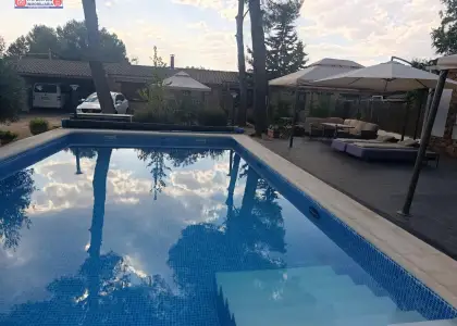 Chalet reformado totalmente amueblado con piscina y patio de 700 metros en Alcázar de San Juan