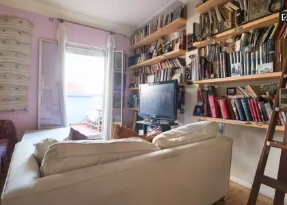 Cómoda habitación en apartamento de 2 dormitorios en Fuente del Berro en Madrid