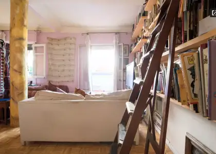 Cómoda habitación en apartamento de 2 dormitorios en Fuente del Berro en Madrid