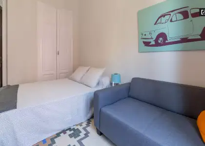 Cómoda habitación en un apartamento de 6 habitaciones, L'Eixample en Valencia