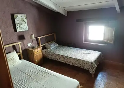 Conjunto Rural con Licencia Turística y Jardín de 200m² en el Centro de Fuencaliente en Fuencaliente