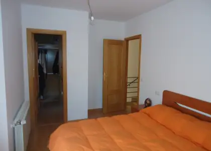 Duplex de 2 dormitorios seminuevo y amplio en Manzanares