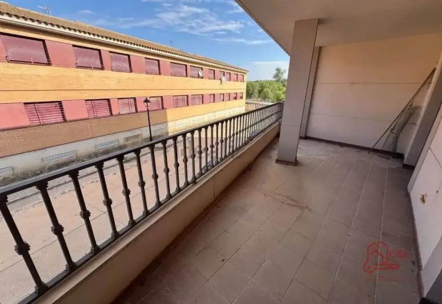 Edificio residencial en venta en Herencia, Calle Los Molinos, de 639 m2 con 3 dormitorios y baño por 301.500 €, Ref. 0461