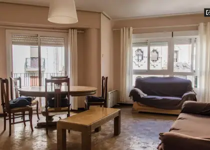 Elegante habitación en alquiler en apartamento de 3 dormitorios, Ciutat Vella en Valencia