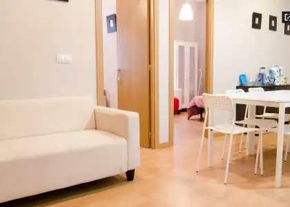 Enorme habitación con escritorio en el departamento compartido, Ciutat Vella en Valencia