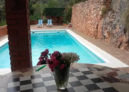 Excelente chalet, con piscina, jardín y con unas vistas espectaculares a la laguna en Ruidera