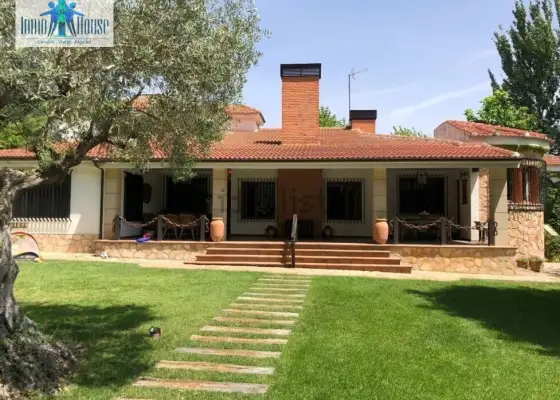 Gran chalet ( Carretera Jaen ) en Albacete