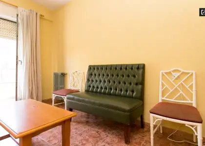 Gran habitación con parejas permitidas en el apartamento de 4 dormitorios, Realejo en Granada