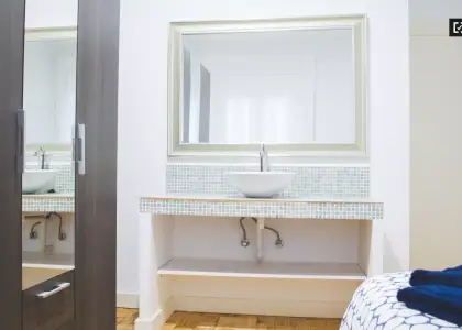 Gran habitación en piso compartido en Imperial en Madrid