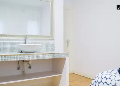Gran habitación en piso compartido en Imperial en Madrid
