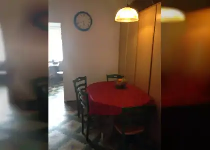 Habitación amueblada con cómoda en apartamento de 4 dormitorios, Benimaclet en Valencia