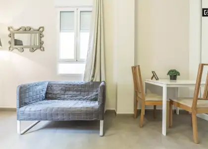 Habitación amueblada con llave independiente en el apartamento compartido, Ciutat Vella en Valencia