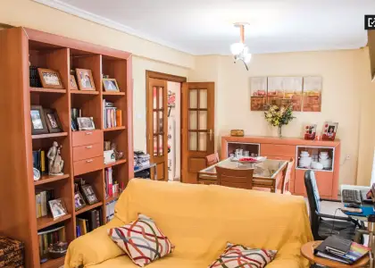 Habitación amueblada en apartamento de 3 dormitorios, L'Olivereta en Valencia