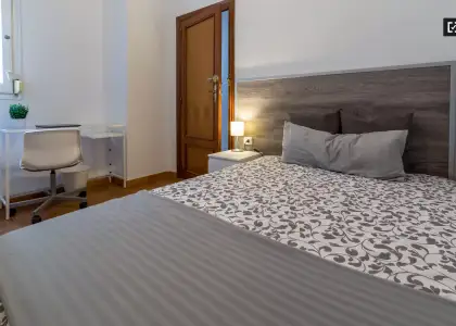 Habitación amueblada en el apartamento, Ciutat Vella en Valencia
