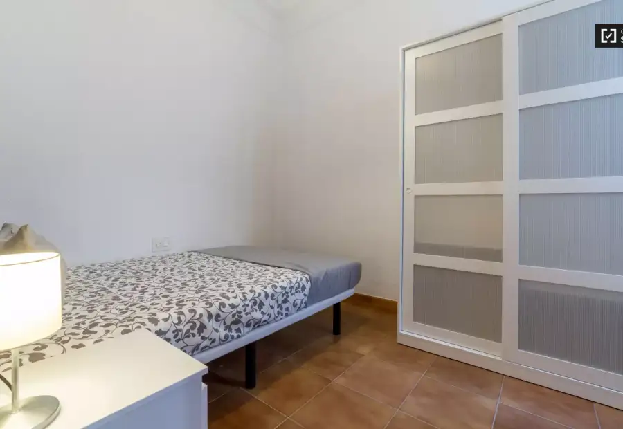 Habitación amueblada en el apartamento, Ciutat Vella en Valencia