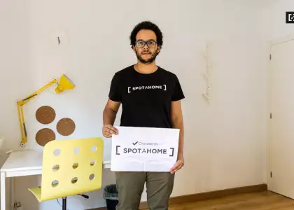 Habitación con cama doble en alquiler en apartamento de 3 dormitorios en El Pla del Real en Valencia