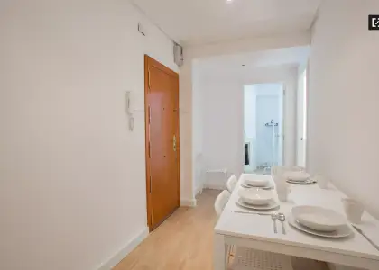 Habitación elegante y confortable en un apartamento de 5 dormitorios en Camins al Grau en Valencia