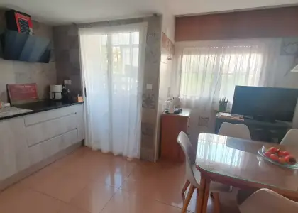 Habitación en piso compartido de 3 habitaciones en Alicante, gastos incluidos, ideal para profesionales o estudiantes. en Alicante (Alacant)