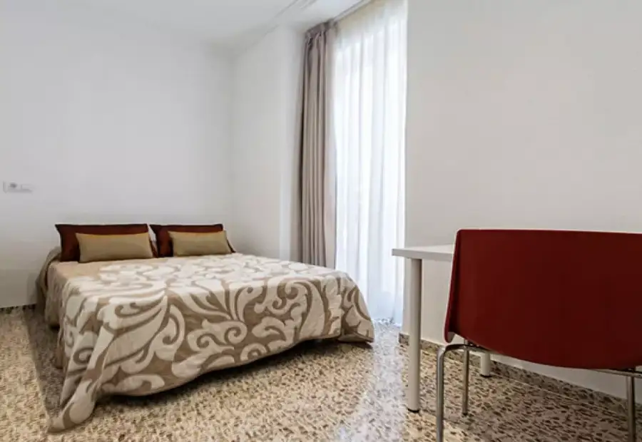 Habitación en piso compartido de 3 habitaciones en Alicante, ideal para mujeres. en Alicante (Alacant)