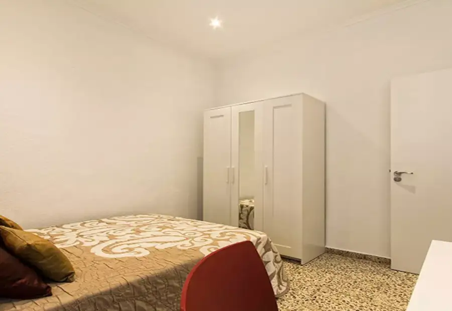 Habitación en piso compartido de 3 habitaciones en Alicante, ideal para mujeres. en Alicante (Alacant)