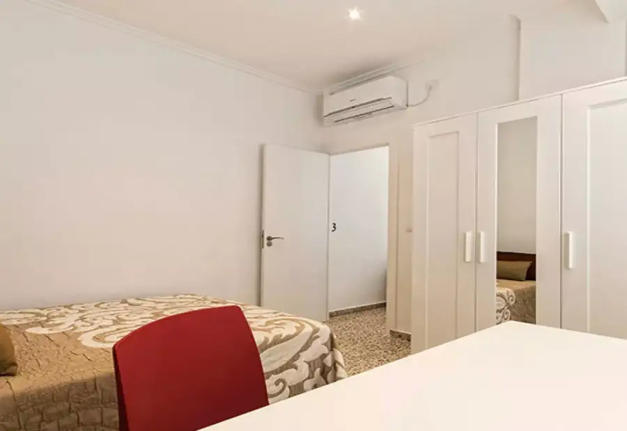 Habitación en piso compartido de 3 habitaciones en Alicante, ideal para mujeres. en Alicante (Alacant)