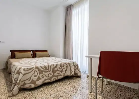 Habitación en piso compartido de 3 habitaciones en Alicante, ideal para mujeres. en Alicante (Alacant)