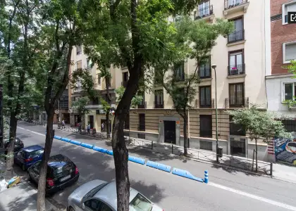 Habitación en piso compartido de 3 habitaciones en alquiler en Arapiles, ideal para mujeres y estudiantes. en Madrid