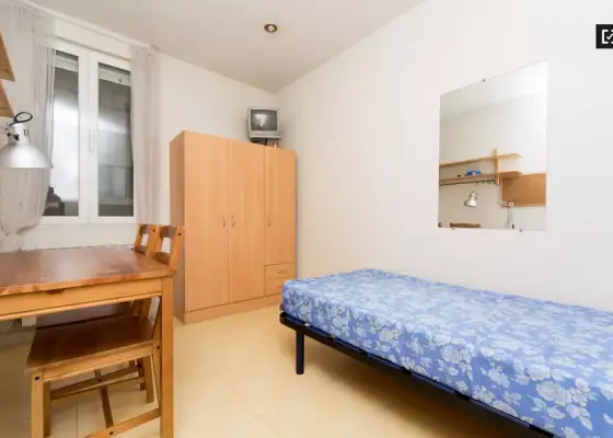 Habitación en piso compartido de 3 habitaciones en alquiler en Arapiles, ideal para mujeres y estudiantes. en Madrid