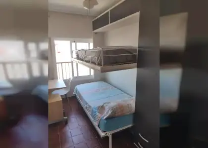 Habitación en piso compartido de 3 habitaciones en alquiler en Cabanyal-Canyamelar, perfecta para profesionales y estudiantes en Valencia