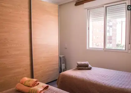 Habitación en piso compartido de 3 habitaciones en alquiler en La Malva-Rosa, València. en Valencia