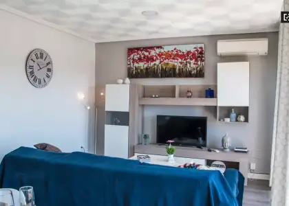 Habitación en piso compartido de 3 habitaciones en alquiler en La Malva-Rosa, València. en Valencia