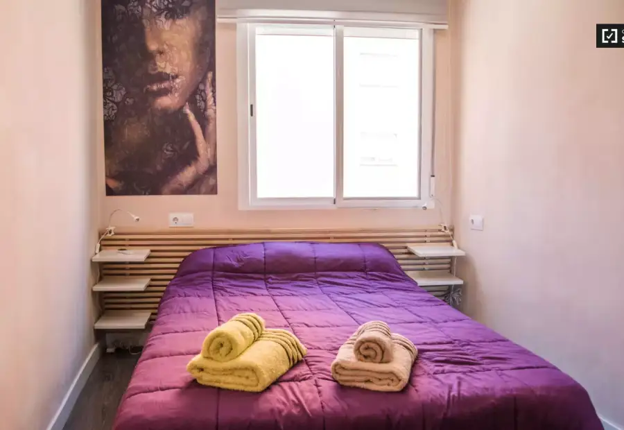Habitación en piso compartido de 3 habitaciones en alquiler en La Malva-Rosa, València. en Valencia