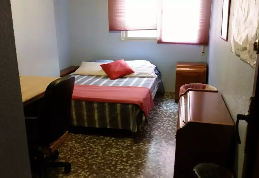 Habitación en piso compartido de 3 habitaciones en alquiler en Murcia en Murcia