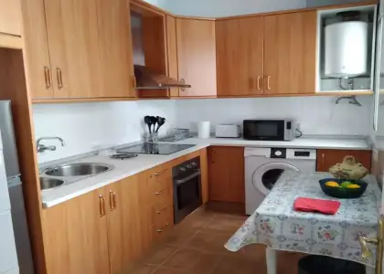 Habitación en piso compartido de 3 habitaciones en alquiler en Zapillo, ideal para estudiantes. en Almería