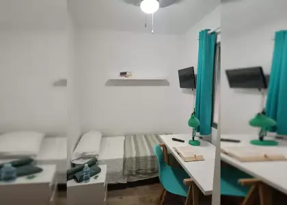Habitación en piso compartido de 3 habitaciones en alquiler en Zapillo, perfecta para profesionales y estudiantes. en Almería