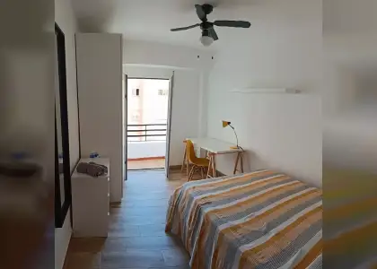 Habitación en piso compartido de 3 habitaciones en alquiler en Zapillo, perfecta para profesionales y estudiantes. en Almería