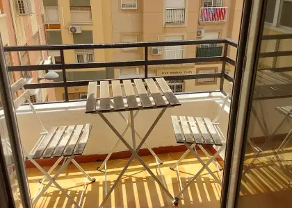 Habitación en piso compartido de 3 habitaciones en alquiler en Zapillo, perfecta para profesionales y estudiantes. en Almería