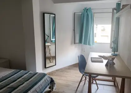 Habitación en piso compartido de 3 habitaciones en alquiler en Zapillo, perfecta para profesionales y estudiantes. en Almería